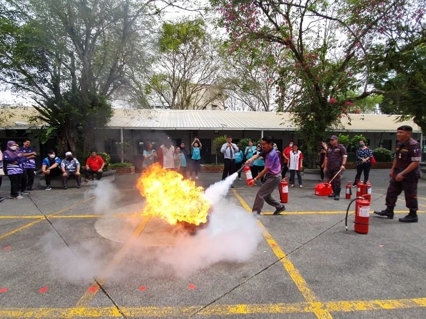 SERAMAI 64 ORANG WARGA SEKOLAH ST. GEORGE MENGIKUTI TAKLIMAT KESELAMATAN KEBAKARAN 2.jpg
