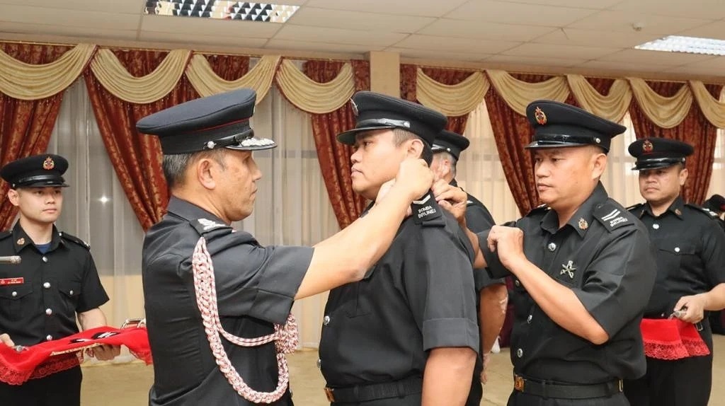 MAJLIS PENYAMPAIAN TANDA PANGKAT PENOLONG PEGAWAI BALAI DAN AHLI BOMBA KANAN.jpg
