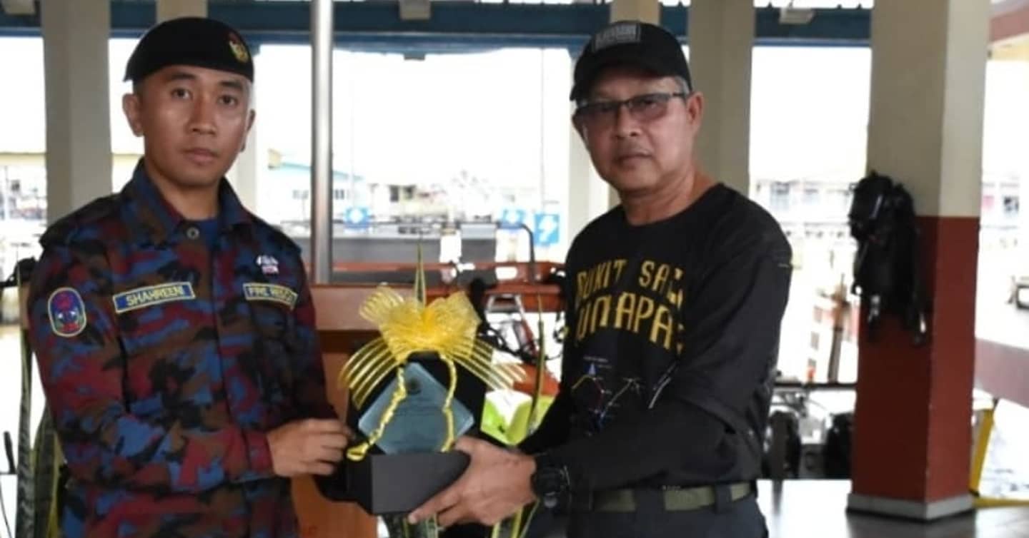 Penyampaian Sijil Kursus Asas Jungle Rescue-2.jpg