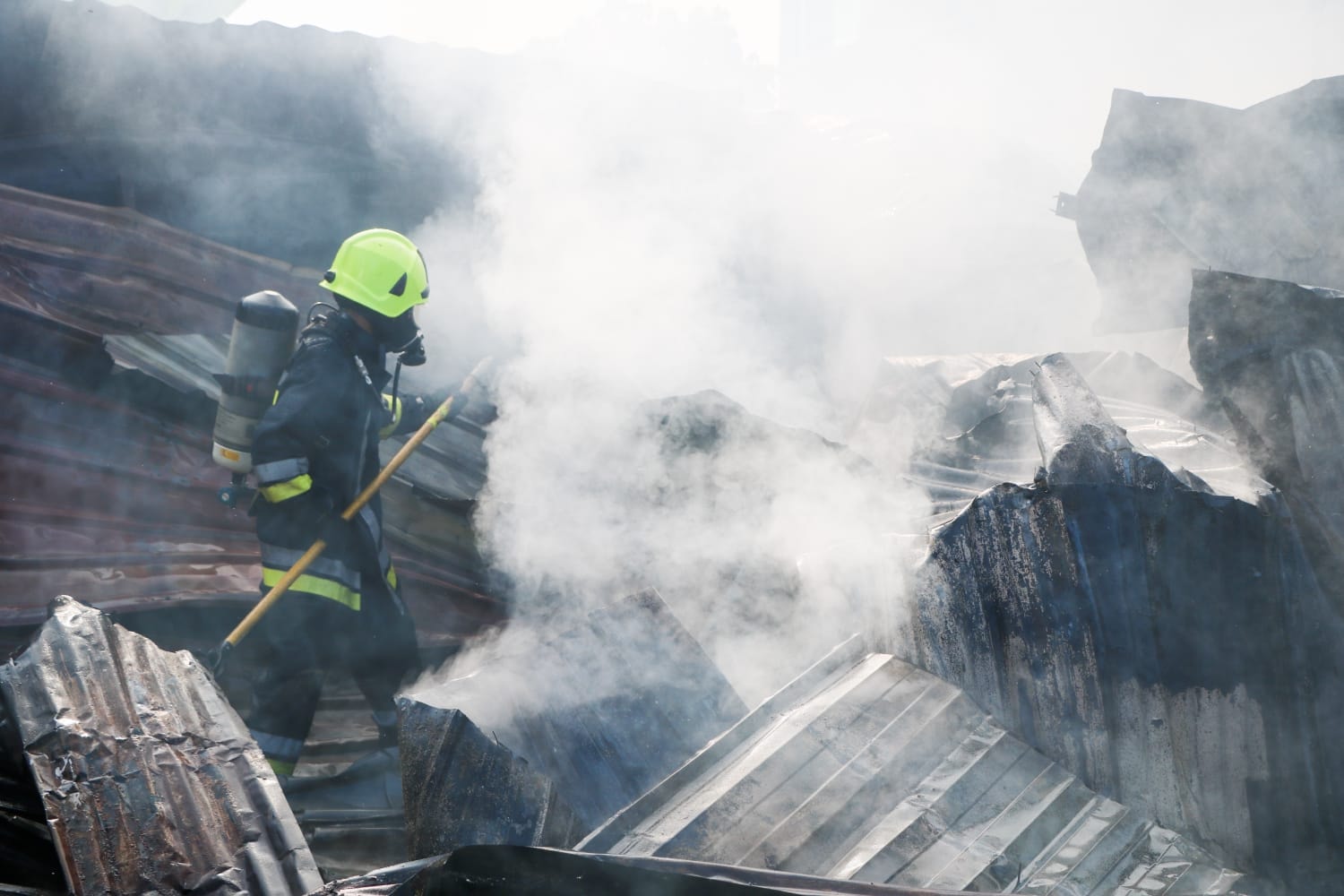 SEBUAH RUMAH TERBAKAR KESELURUHAN 2.jpg