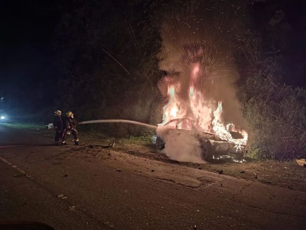 INSIDEN KEBAKARAN KERETA BERDEKATAN SIMPANG 1690 KAMPONG TANJONG NANGKA.jpg