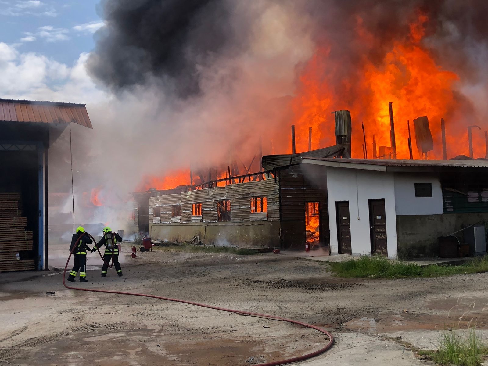 KEBAKARAN RUMAH DI JALAN ANDULAU.jpg