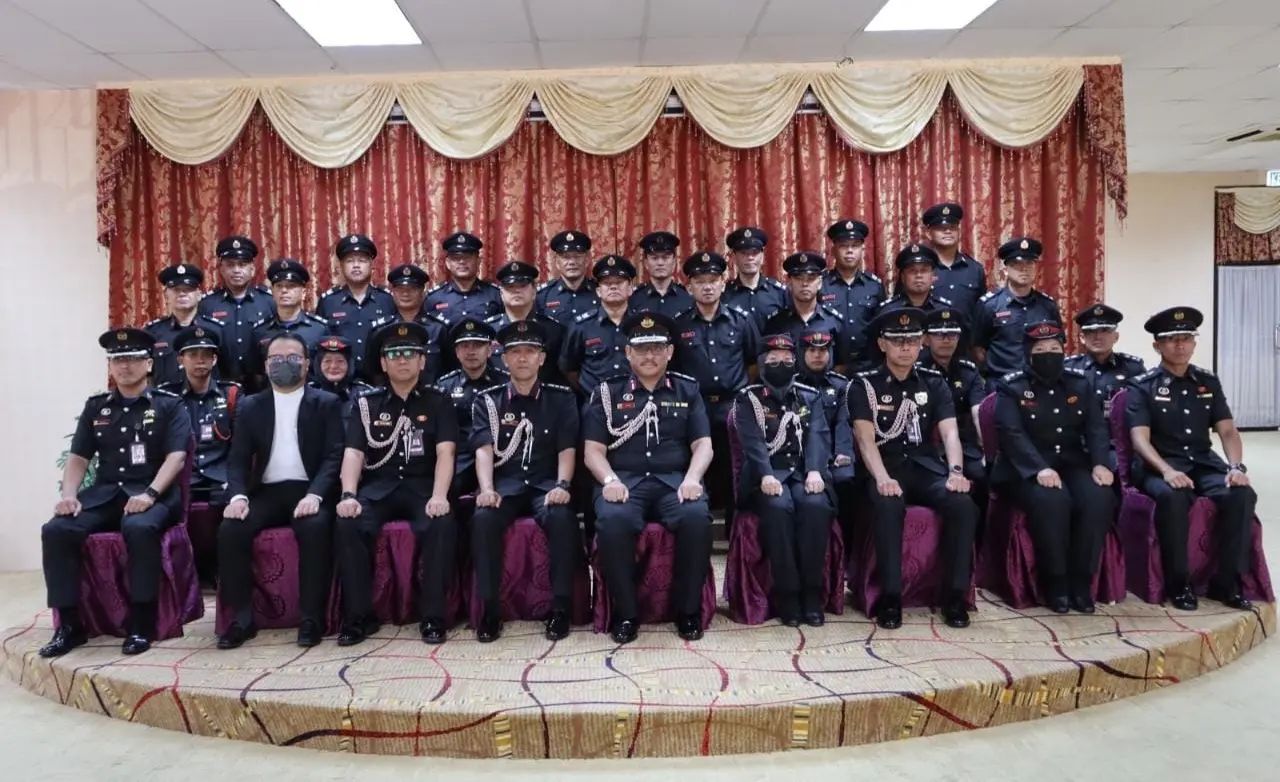 MAJLIS PENYAMPAIAN TANDA PANGKAT BAGI JAWATAN PENOLONG PEGAWAI BALAI.jpg