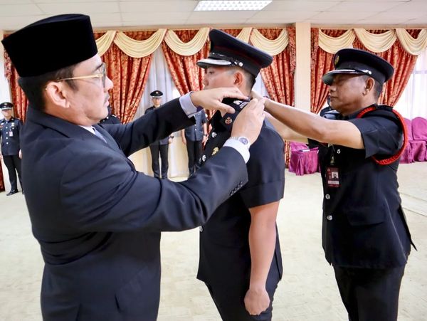 MAJLIS PENYAMPAIAN TANDA PANGKAT BAGI PENGUASA BOMBA  JABATAN BOMBA DAN PENYELAMAT 2.jpg